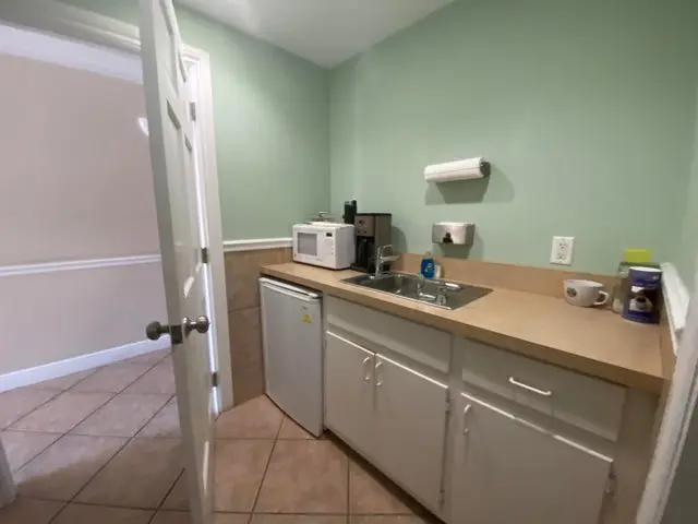 Shared kitchenette at Courthouse Business Center